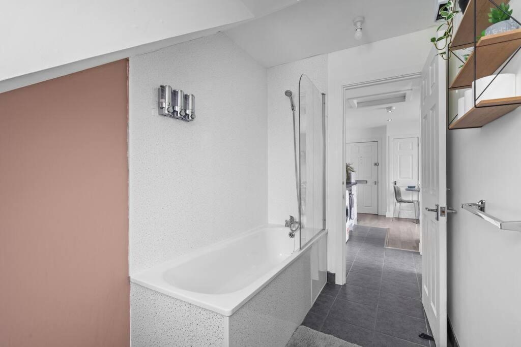 Comfortable Retreat Near City Centre- 1 Bed, 3 Guests Southampton Exterior photo